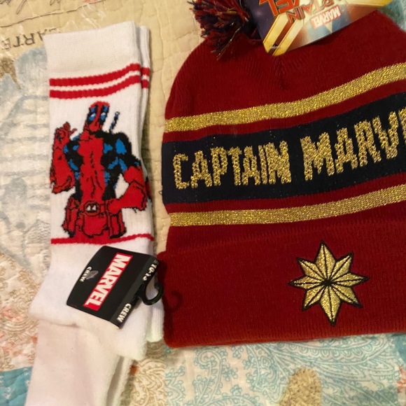 Captain Marvel Gift Set - Picture 7 of 8